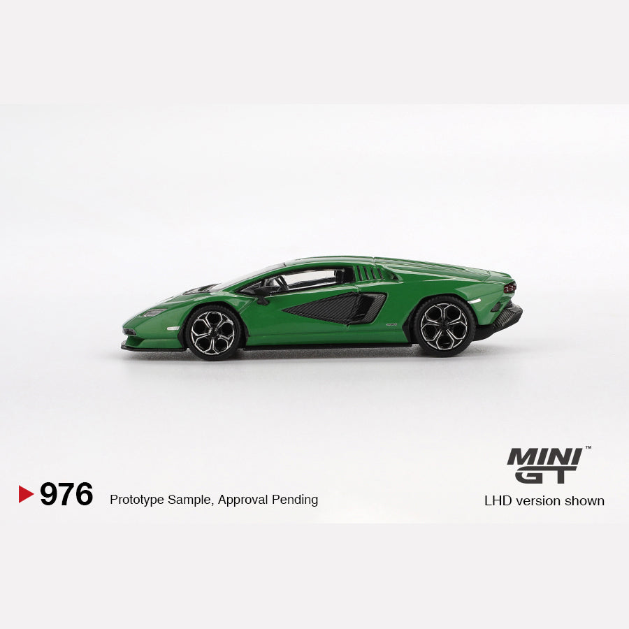 MiniGT #976 Lamborghini Countach LPI 800-4 Verde Medio