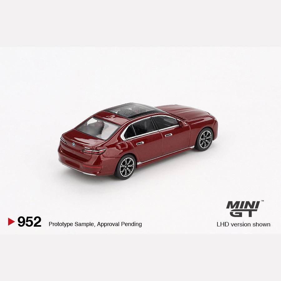 MiniGT #952 BMW i7 xDrive60 Aventurin