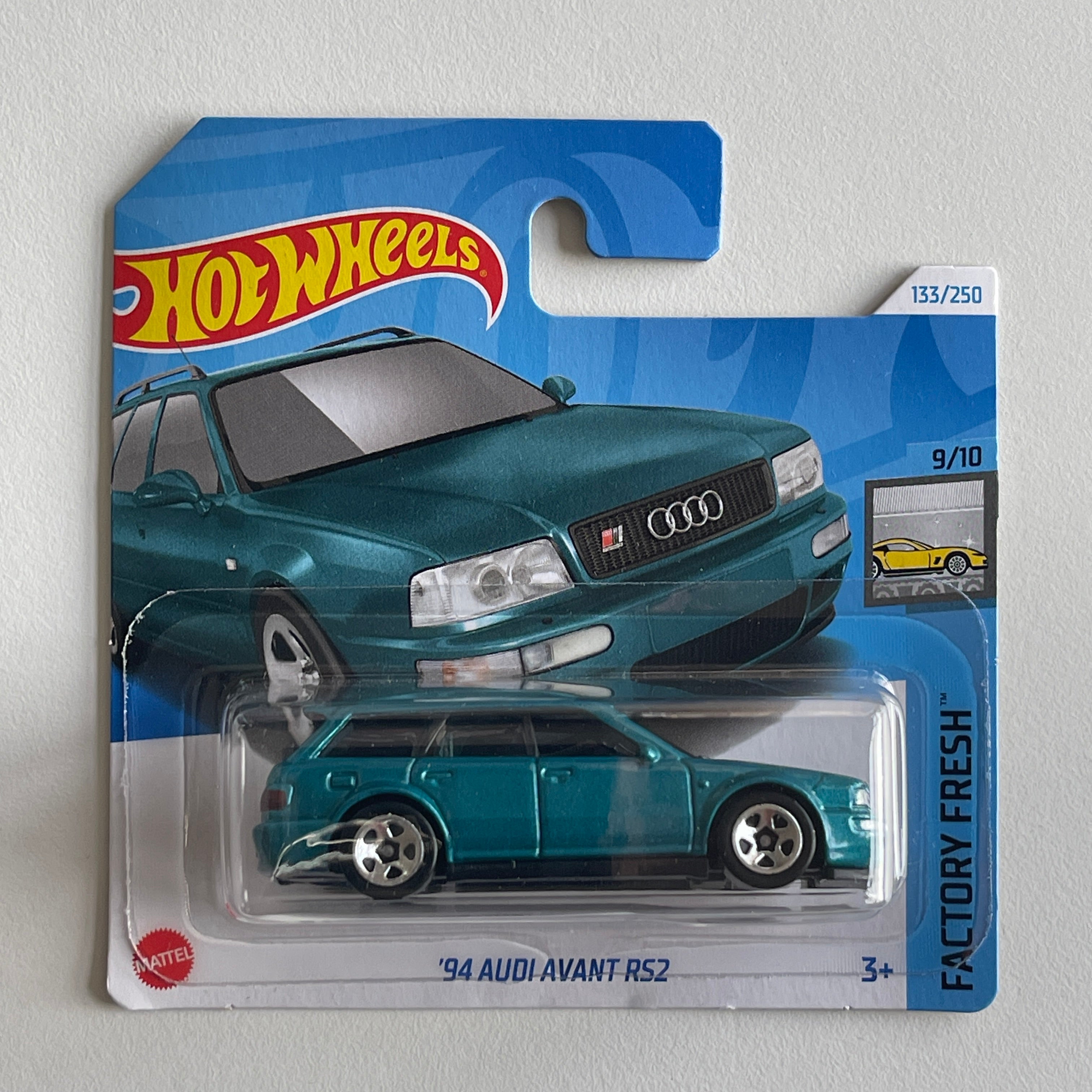 Hot Wheels '94 Audi Avant RS2 Blue 157/250 Factory Fresh Die-Cast Car - 1:64 Scale Collectible