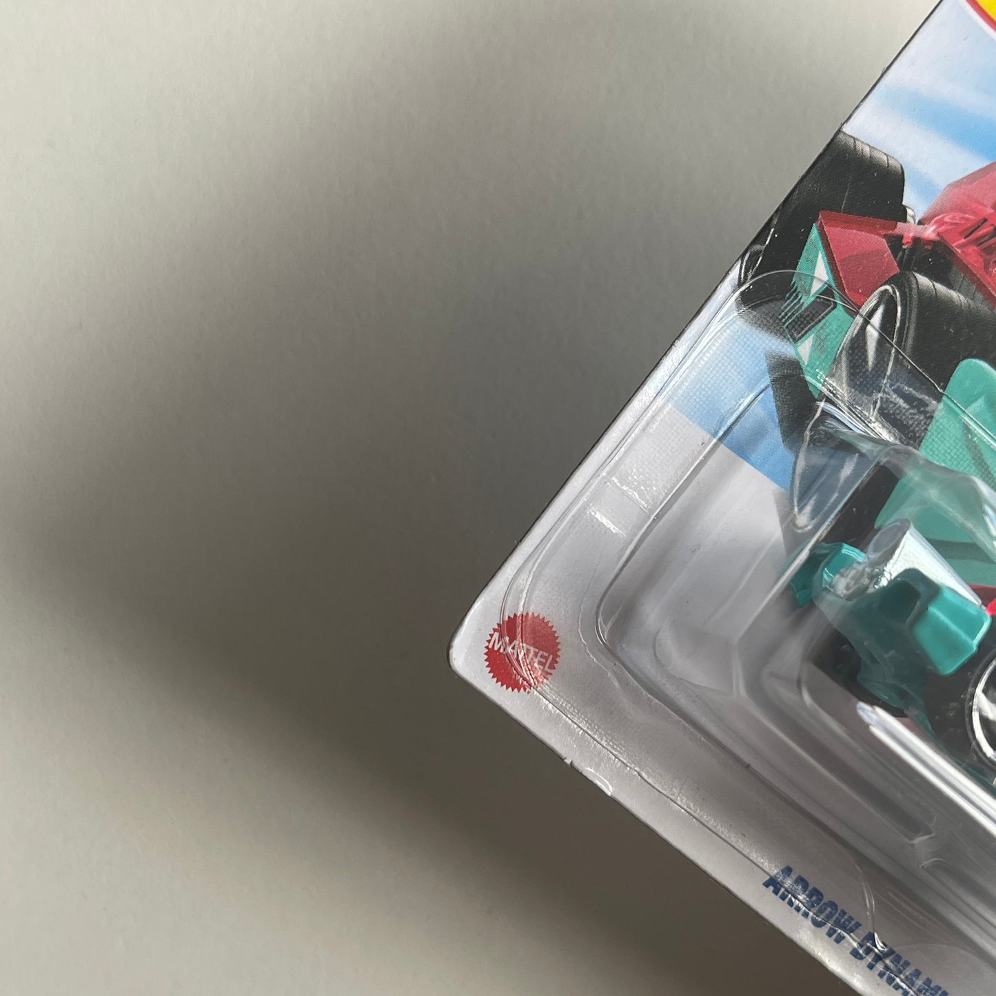 Hot Wheels Netflix Arrow Dynamic (Pink/Green) Short Card (Damaged) X-Raycers 64/250