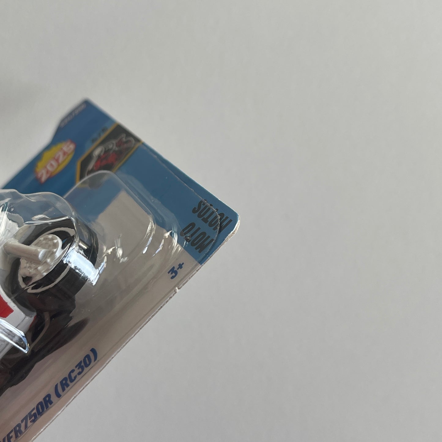 Hot Wheels Honda VFR750R (RC30) (White) Short Card (Damaged) Moto 224/250