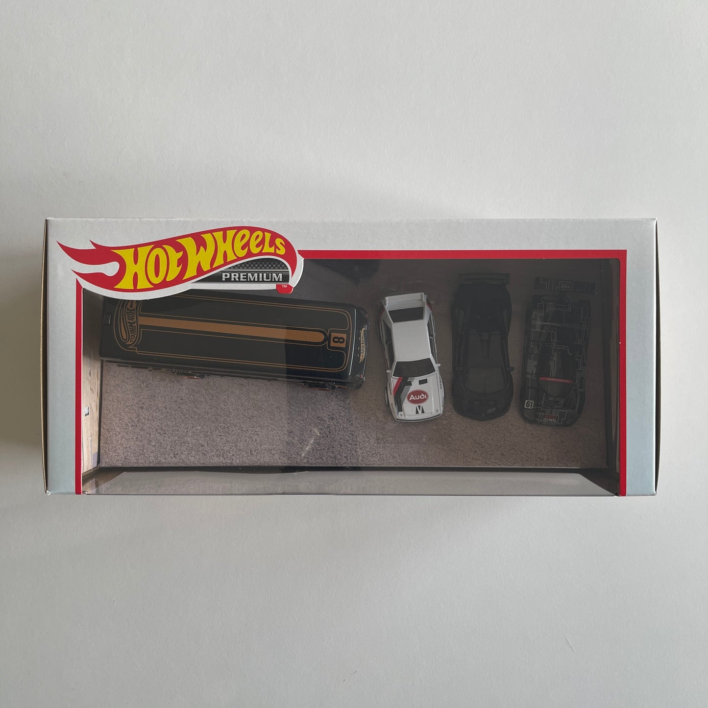 Hot Wheels 2023 Track Day Diorama Collector Set