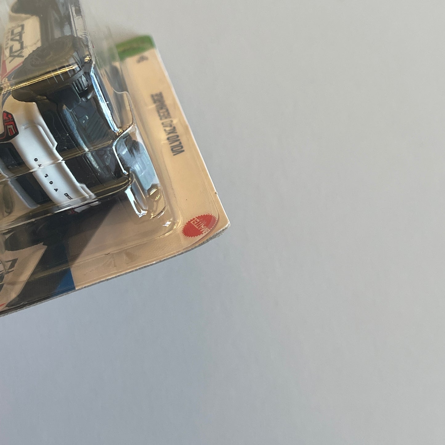 Hot Wheels Volvo XC40 Recharge (White) Short Card (Damaged) HW Green Speed 14/250