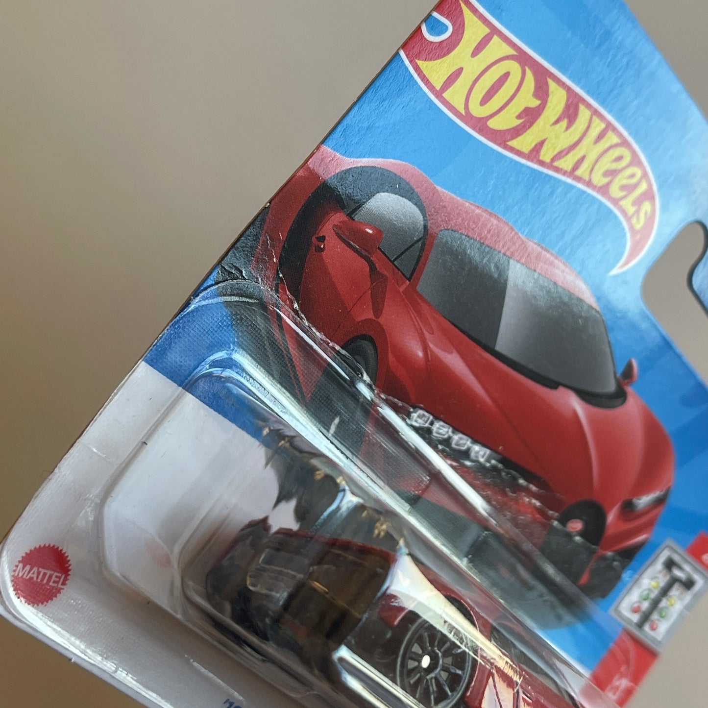 Hot Wheels '16 Bugatti Chiron (Dark Red) Short Card (Damaged) Quarter Mile Heroes 201/250