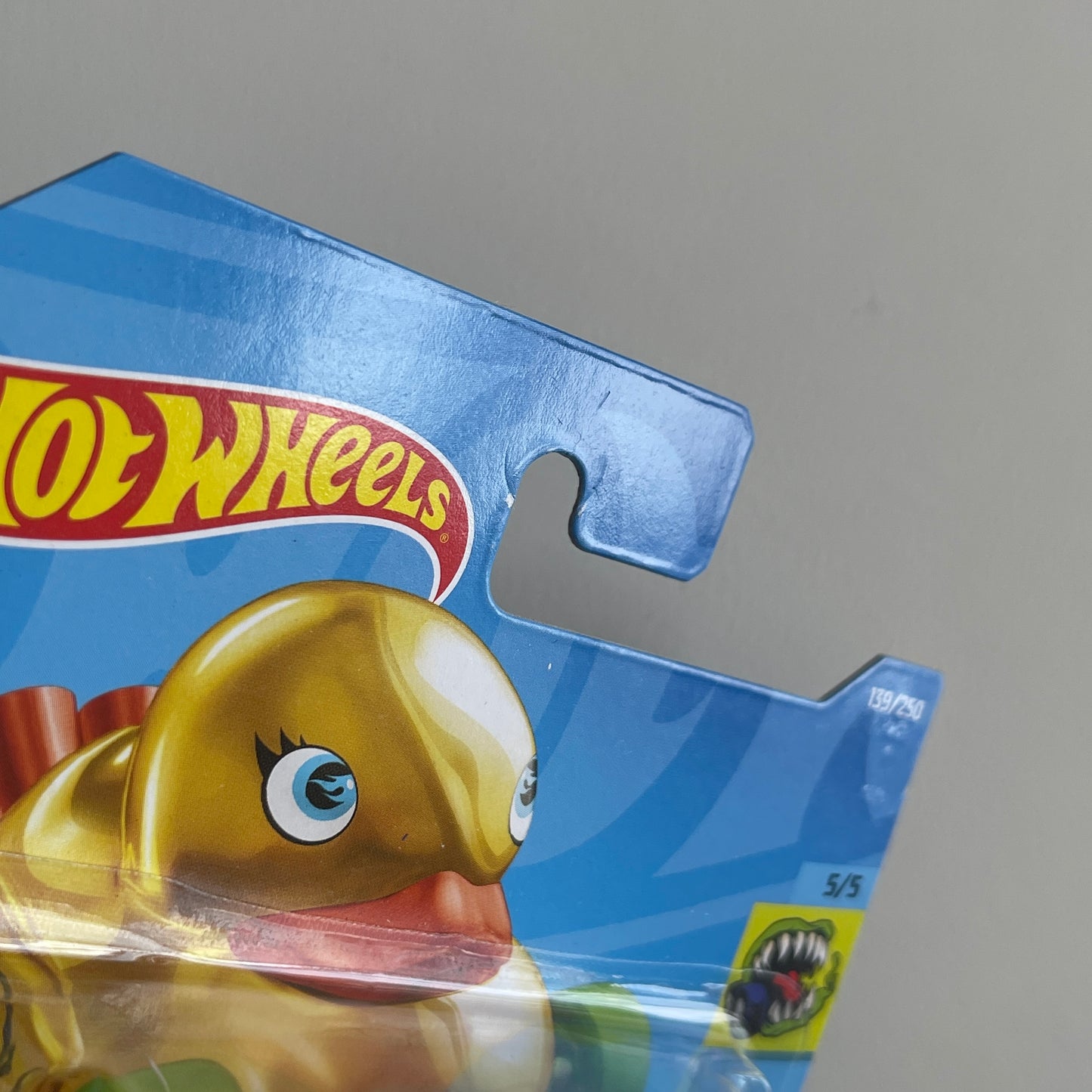 Hot Wheels Duck N' Roll (Gold) Short Card (Damaged) Street Beasts 139/250 Treasure Hunt