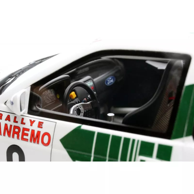 OttoMobile Model 1:18 Ford Escort RS Cosworth Gr.A San Remo 1994