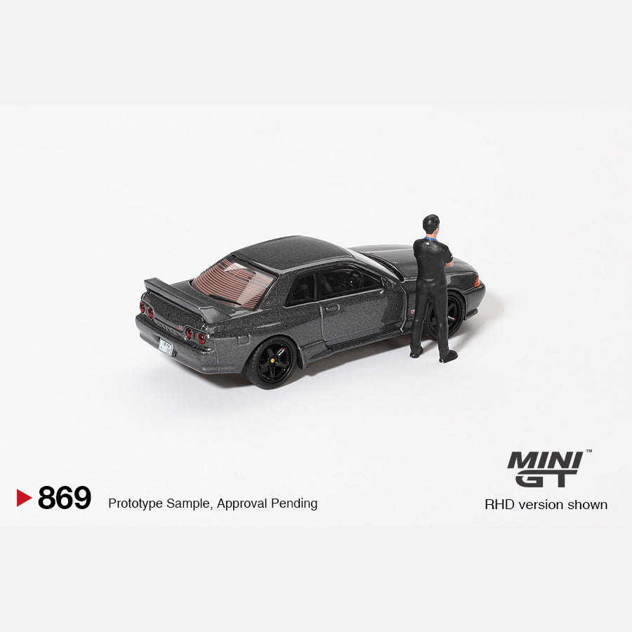MiniGT #869 Nissan Skyline GT-R (R32) Gunmetal W/ Matsuda Figure Tsugio Matsuda Collection
