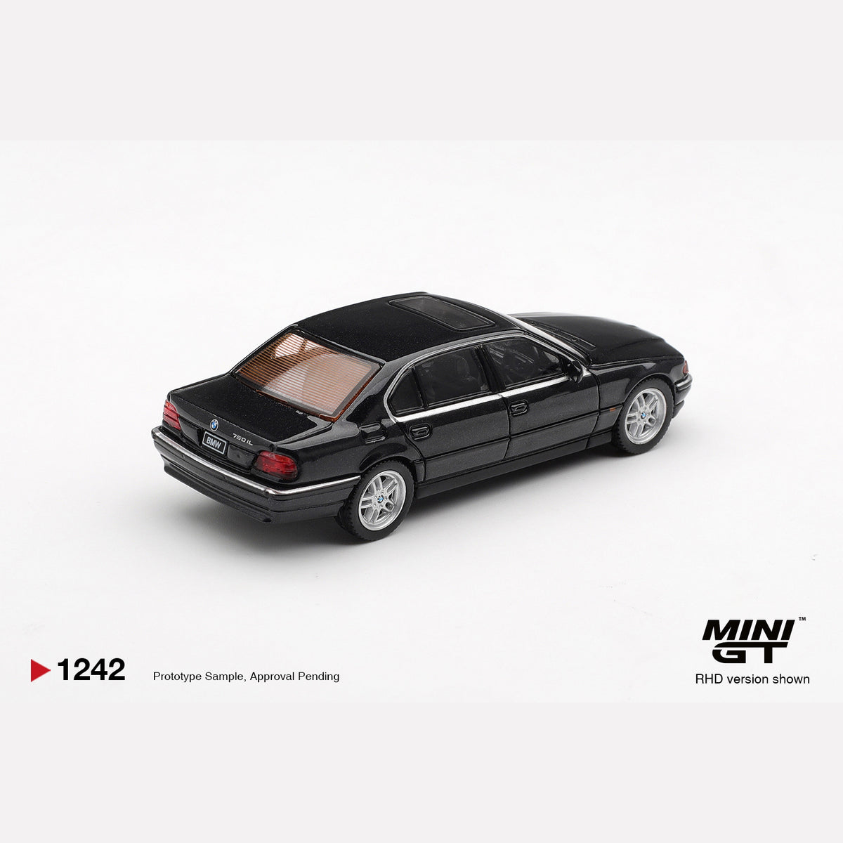 MiniGT #1242 BMW 750IL Black Sapphire (RHD)