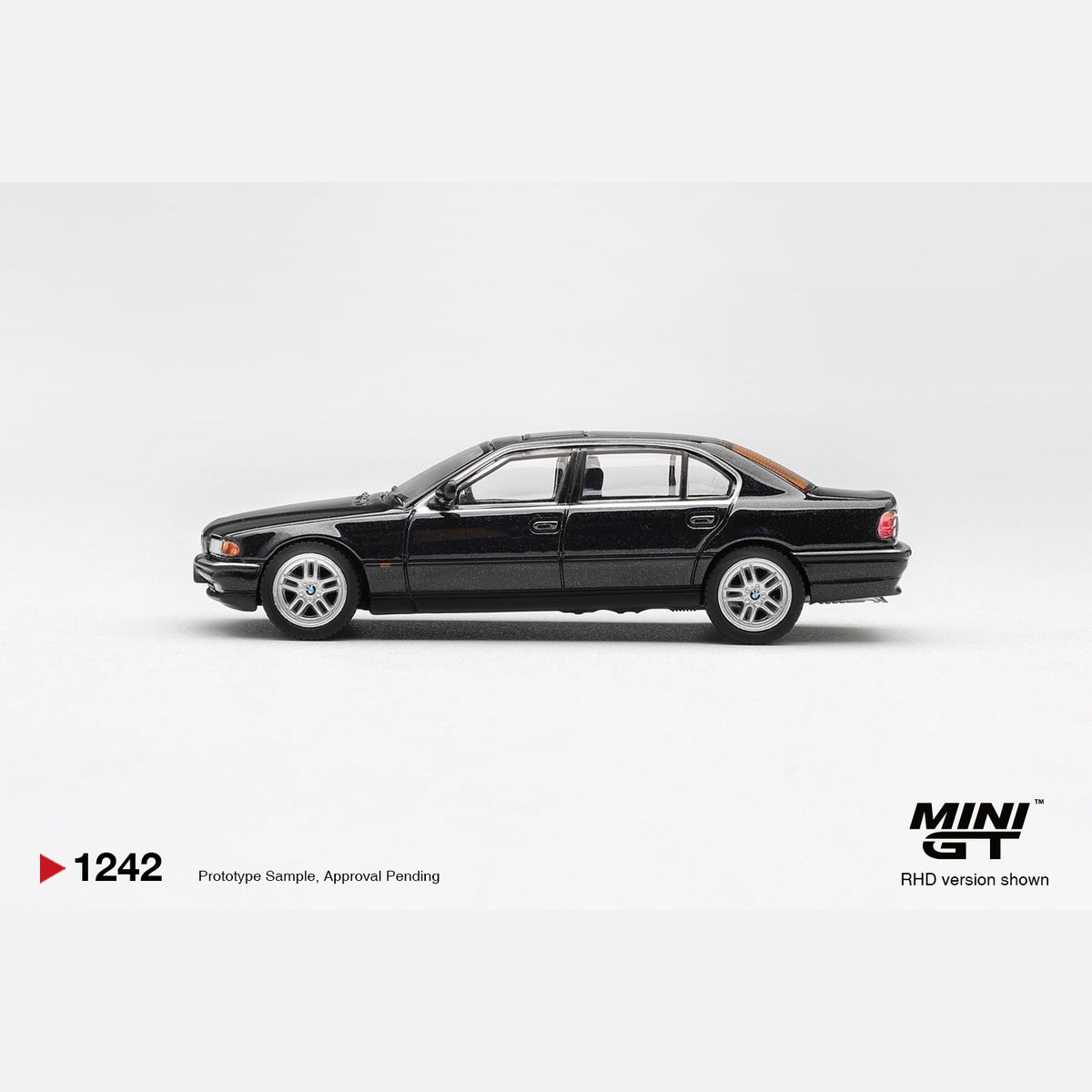 MiniGT #1242 BMW 750IL Black Sapphire (RHD)