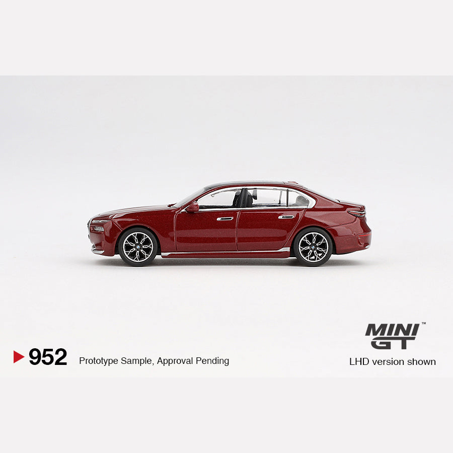 MiniGT #952 BMW i7 xDrive60 Aventurin