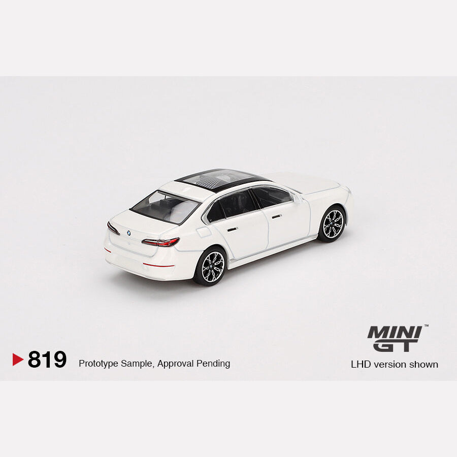 MiniGT #819 BMW i7 xDrive60 Mineral White