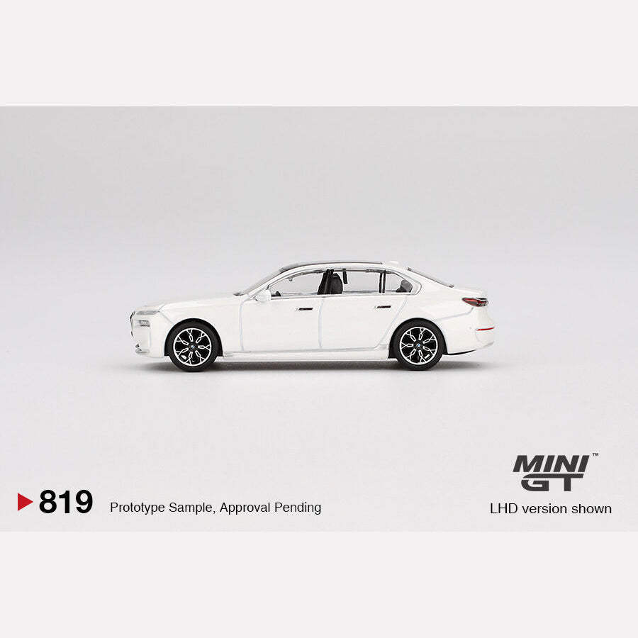 MiniGT #819 BMW i7 xDrive60 Mineral White