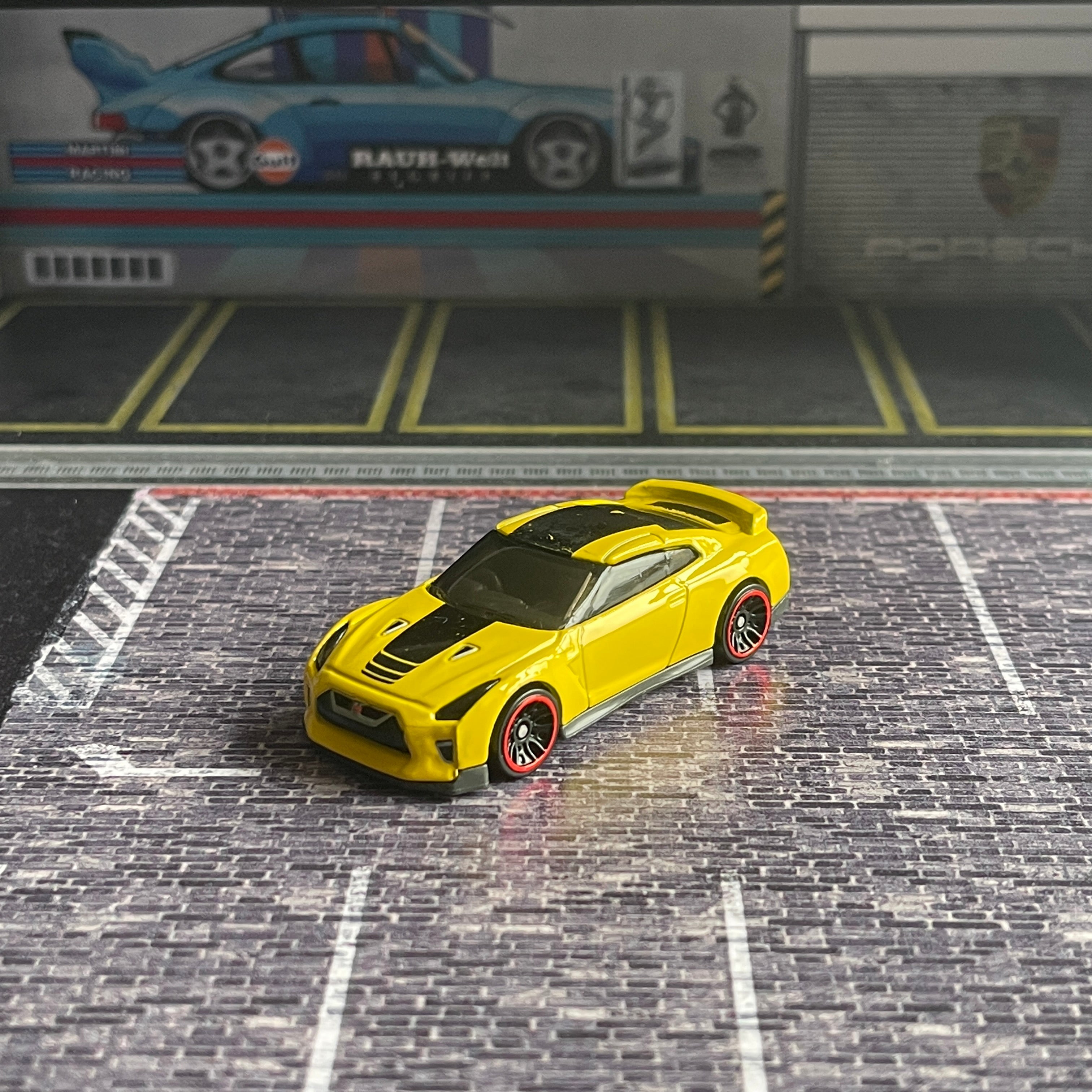 Hot Wheels Loose '17 Nissan GTR (R35) Yellow (Damaged) – Hobby Cars