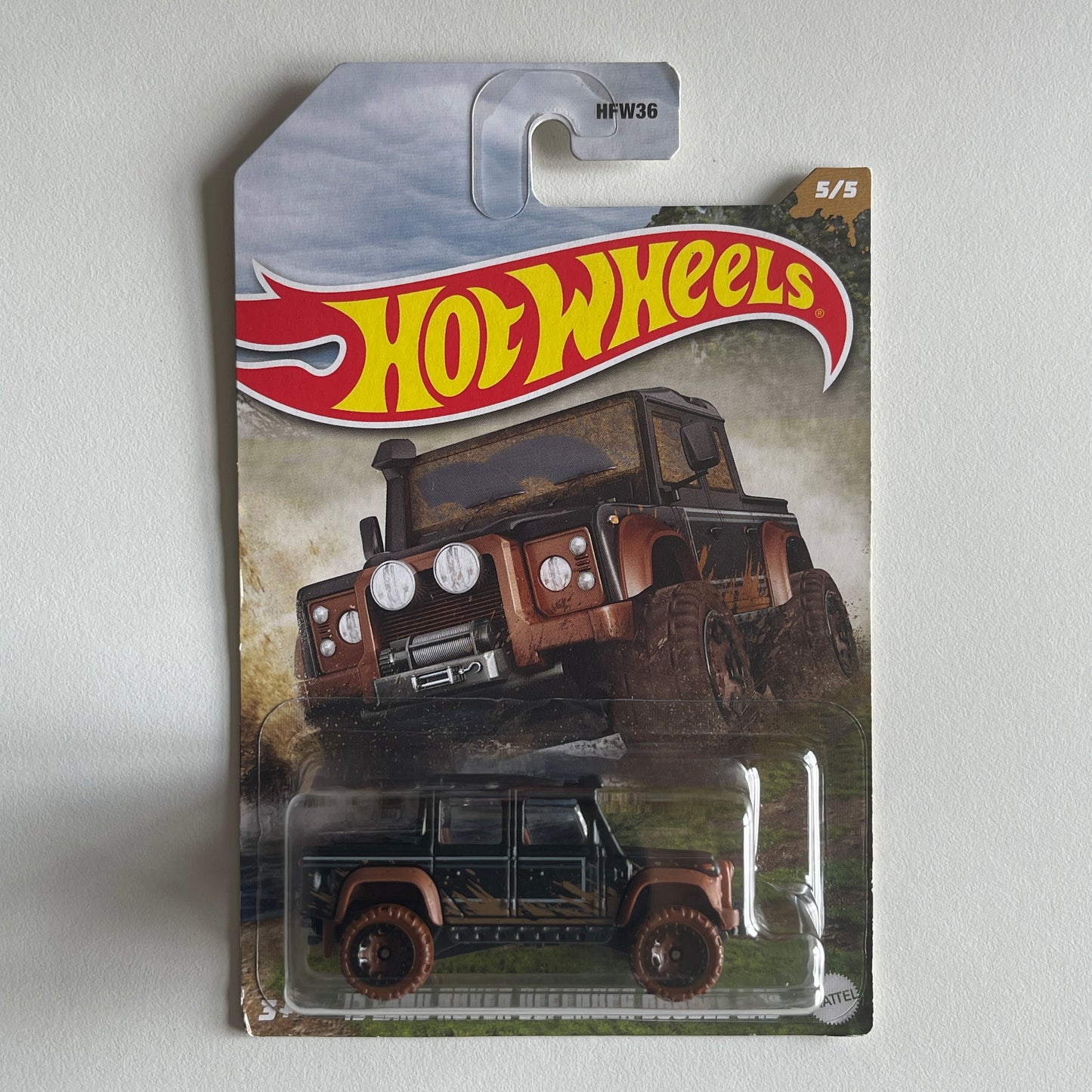 Hot Wheels '15 Land Rover Defender Double Cab (Black) Long Card (Damaged) Mud Runners 5/5