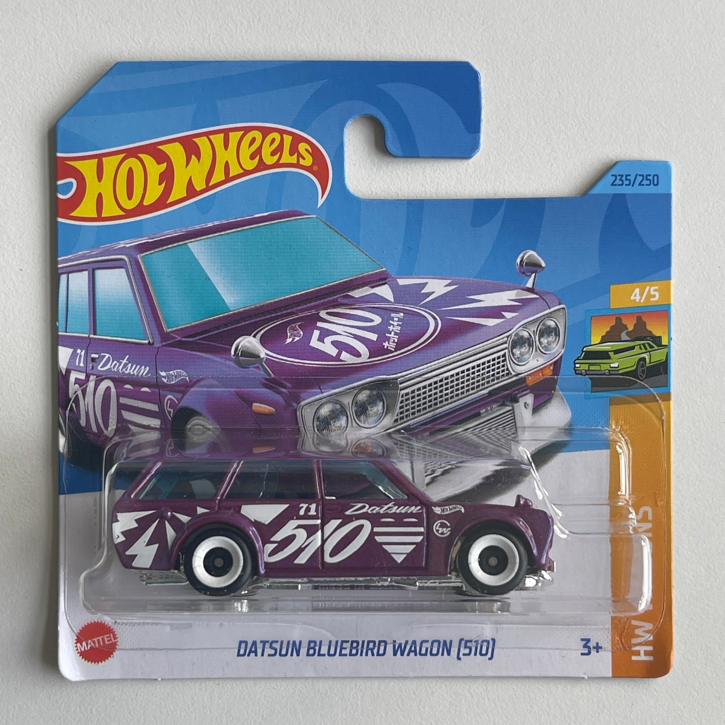 Hot Wheels Datsun Bluebird Wagon [510] (fialová) (poškodenie karty)