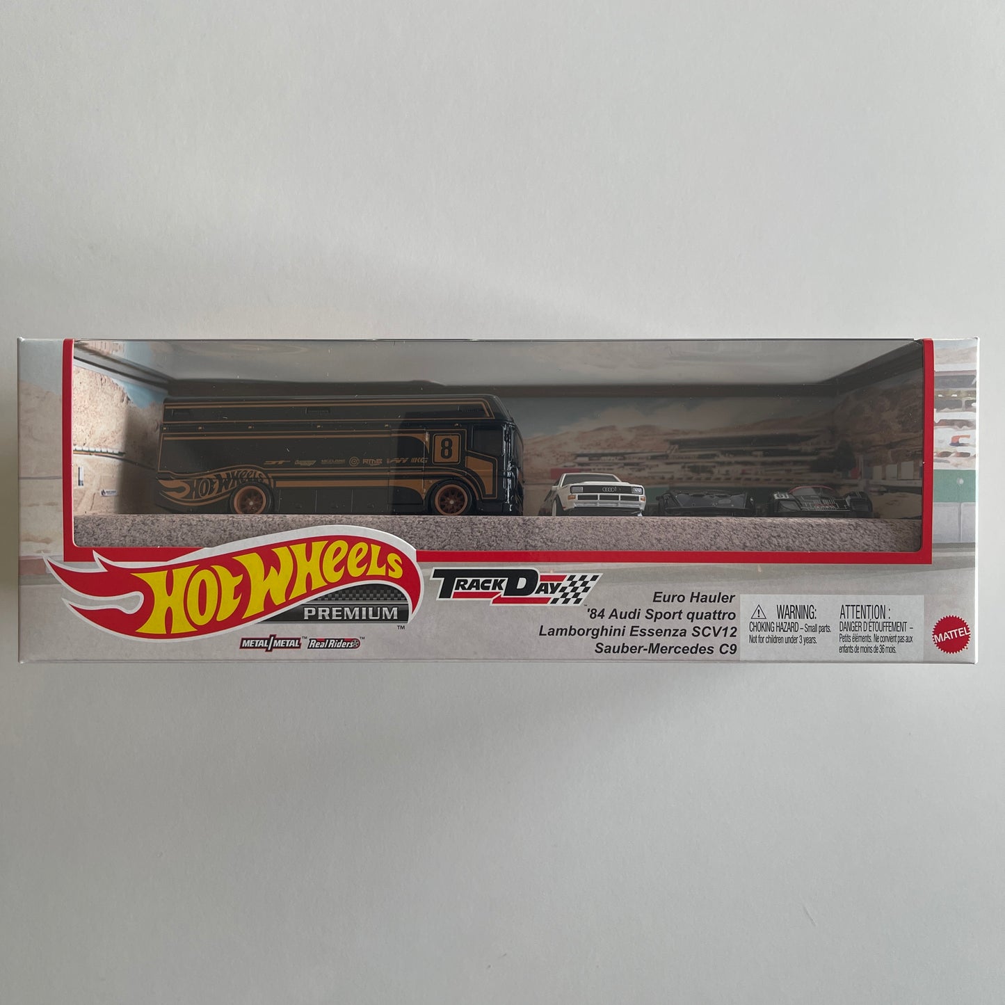 Hot Wheels 2023 Track Day Diorama Collector Set