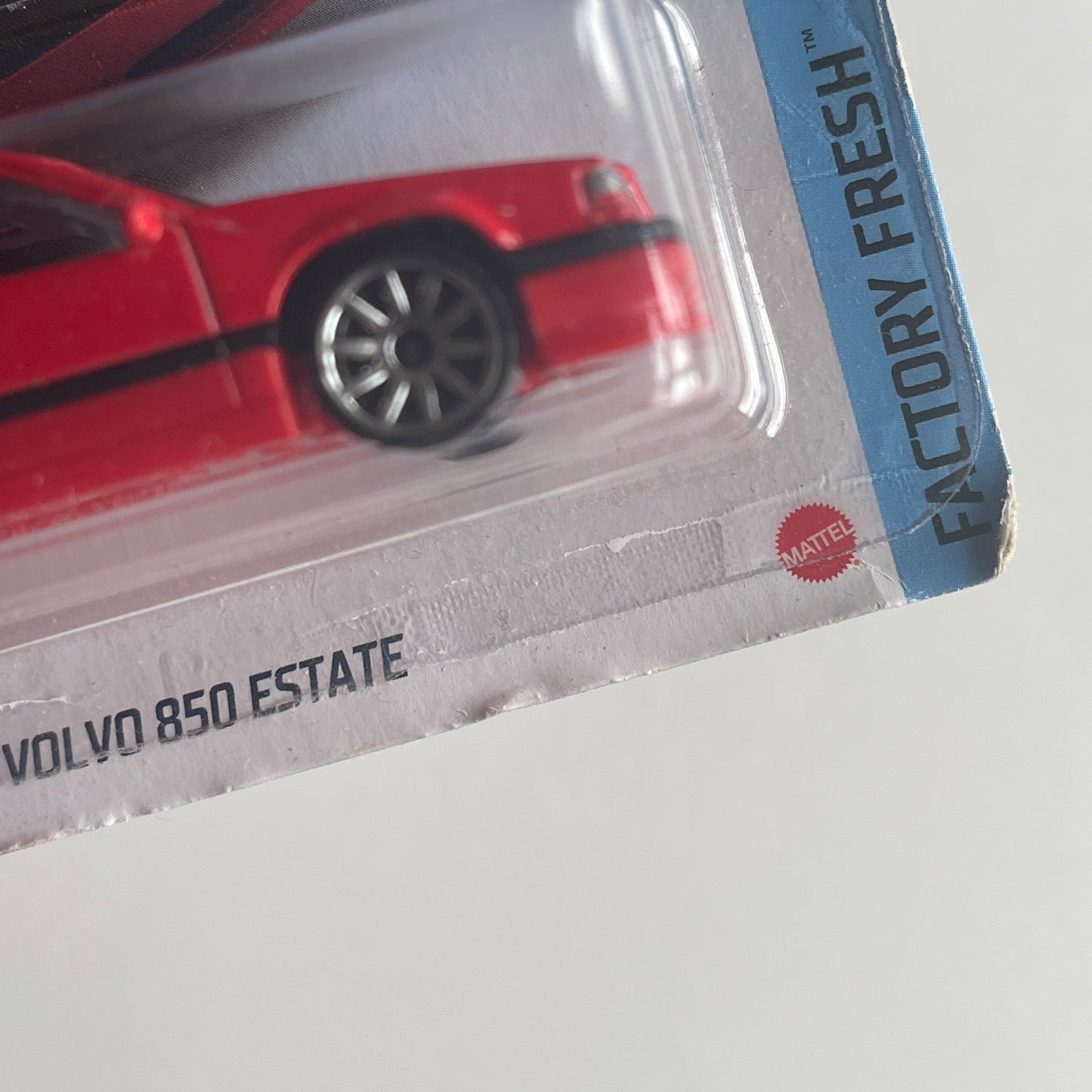 Hot Wheels Volvo 850 Estate (Red) Short Card (Damaged) Factory Fresh 43/250