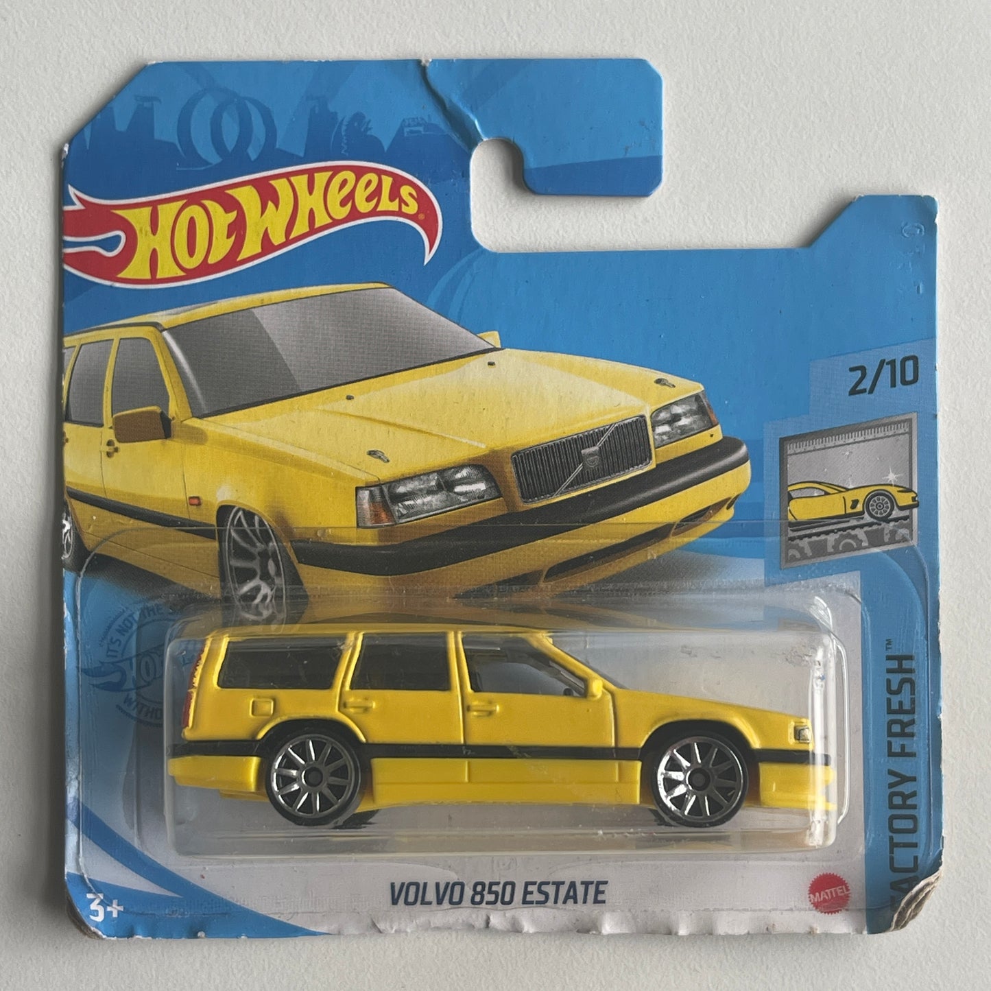 Hot Wheels Volvo 850 Estate (Yellow) Short Card (Damaged) Factory Fresh 43/250