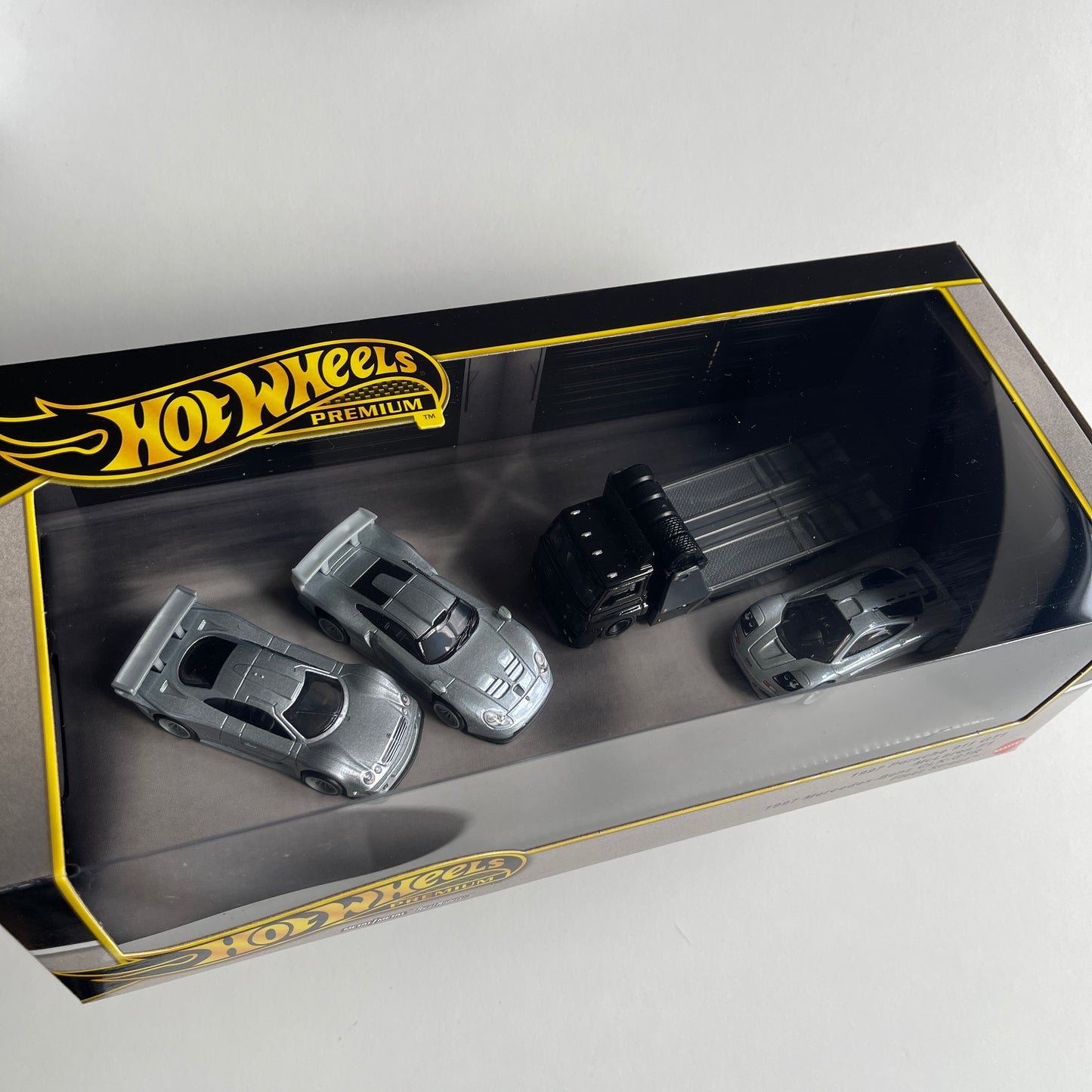 Hot Wheels 2025 '90s Supercars Diorama Collector Set