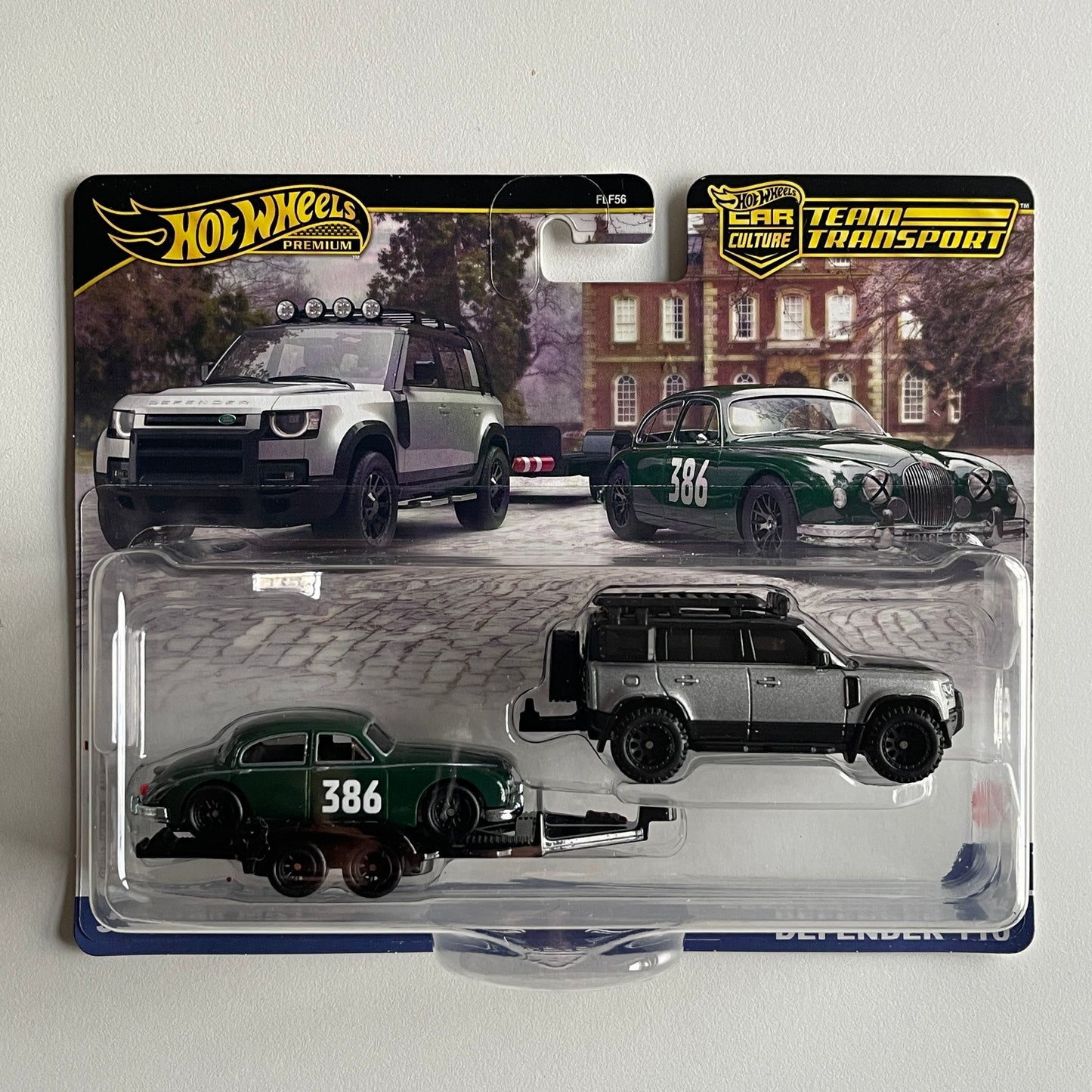 Hot Wheels Team Transport #74 Jaguar MK1, 2023 Land Rover Defender 110