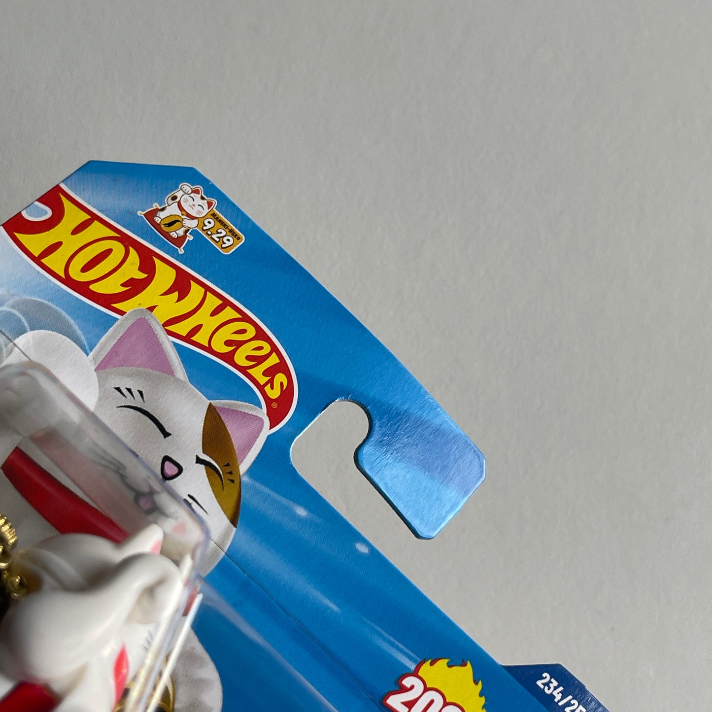 Hot Wheels Feline Lucky (White/Gold) Short Card (Damaged) Celebration Racers 234/250