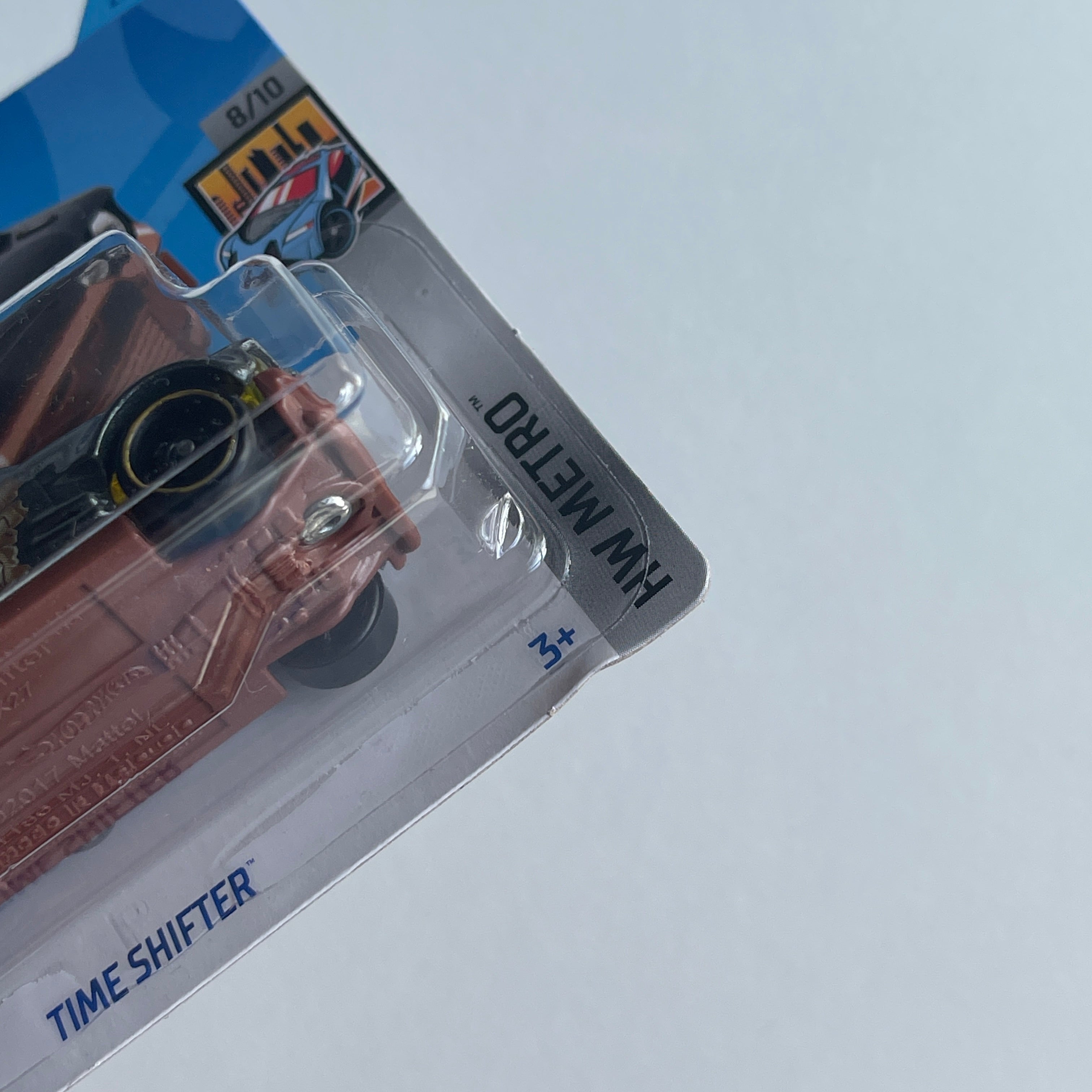 Hot Wheels Time Shifter HW Metro 8/10 – Die-Cast Auto, Treasure Hunt Serie, Mit Wechsel-Design, 1:64
