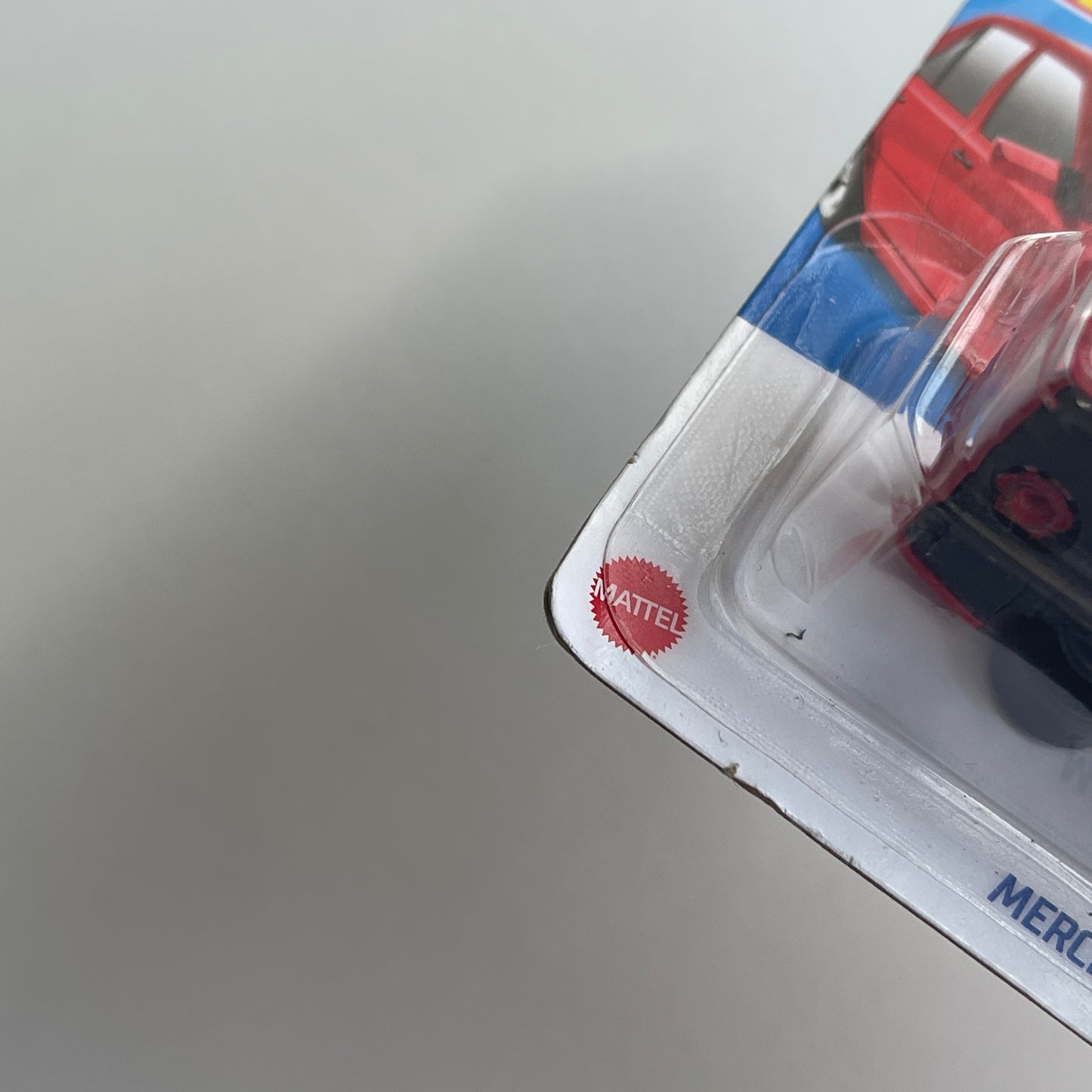 Hot Wheels Mercedes-Benz 500 E (Red) Short Card (Damaged) Factory Fresh 86/250