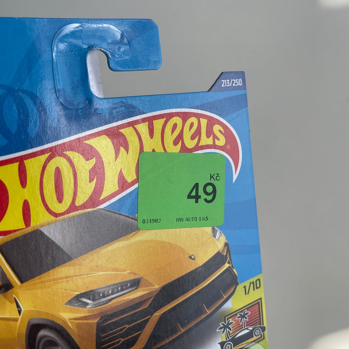 Hot Wheels '17 Lamborghini Urus (Yellow) Long Card (Damaged) HW Exotics 213/250