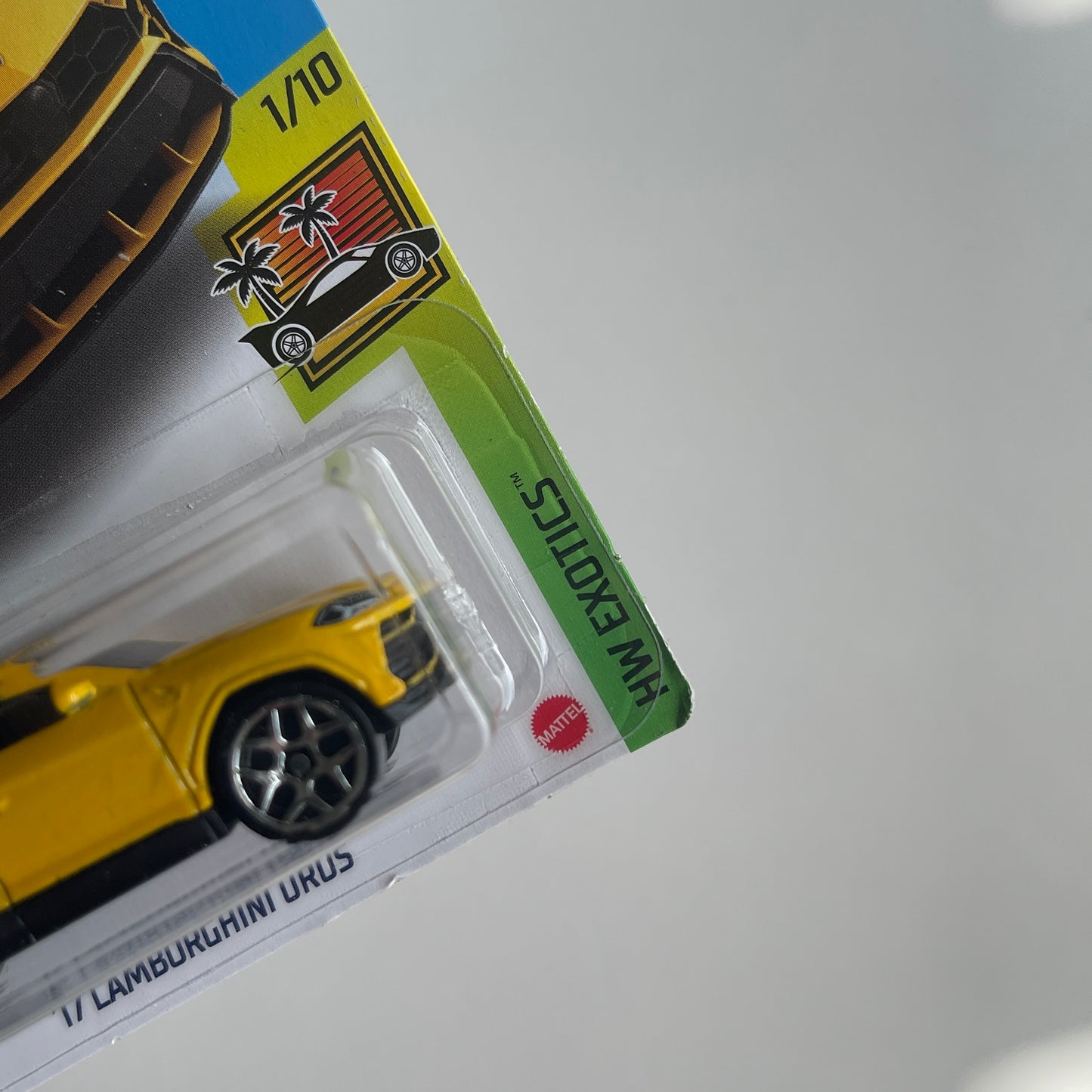 Hot Wheels '17 Lamborghini Urus (Yellow) Long Card (Damaged) HW Exotics 213/250