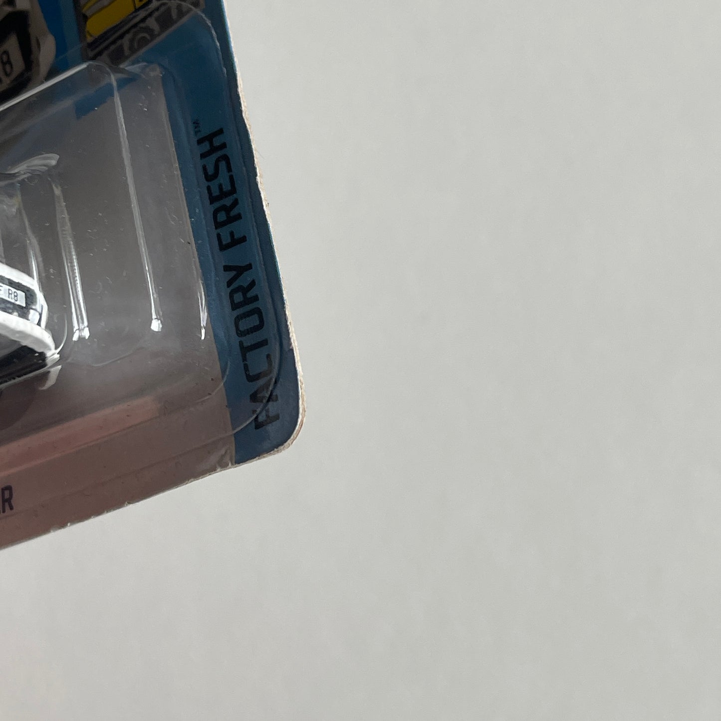 Hot Wheels 2019 Audi R8 Spyder (White) Short Card (Damaged) Factory Fresh 175/250