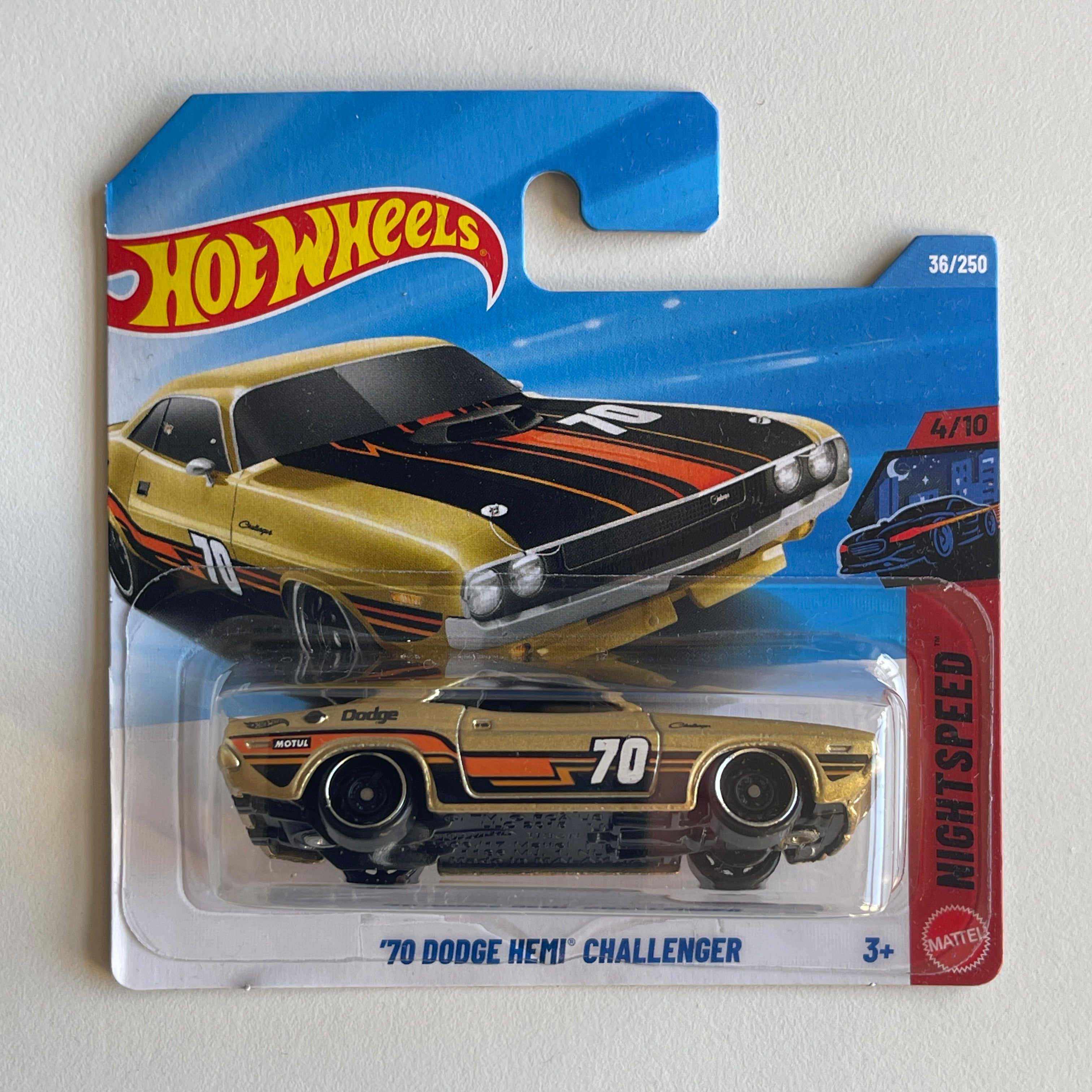 Hot Wheels '70 Dodge Hemi Challenger (Gold) Short Card (Damaged