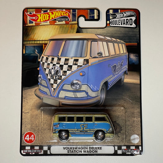 Hot Wheels Boulevard #44 Volkswagen Deluxe Station Wagon (Card Damage)